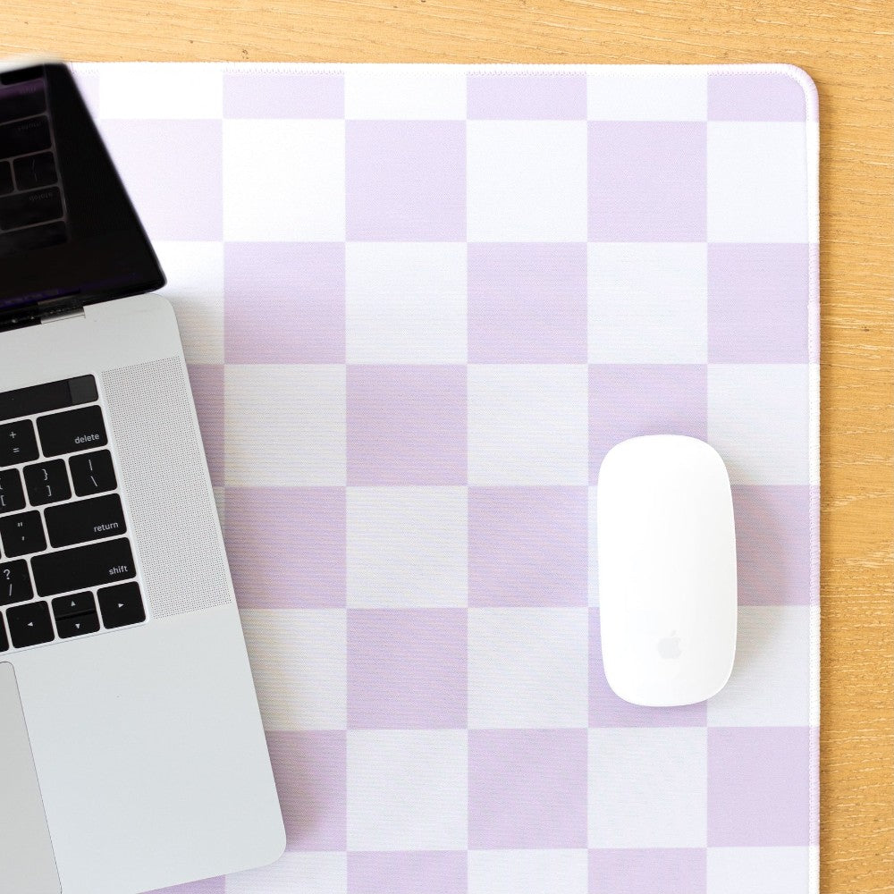Laptop and mouse on a purple checkered mat.