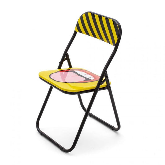 Folding chair with mouth design and striped backrest.