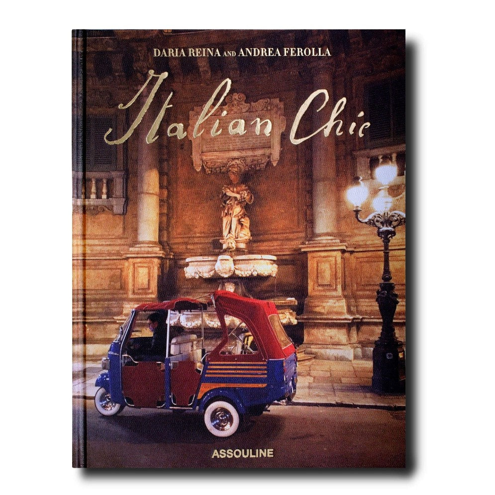 Book cover: "Italian Chic" with a vintage vehicle by a decorative fountain.