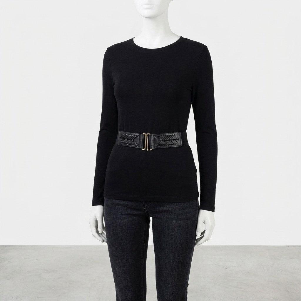 Mannequin in black outfit with wide belt, minimalist background.